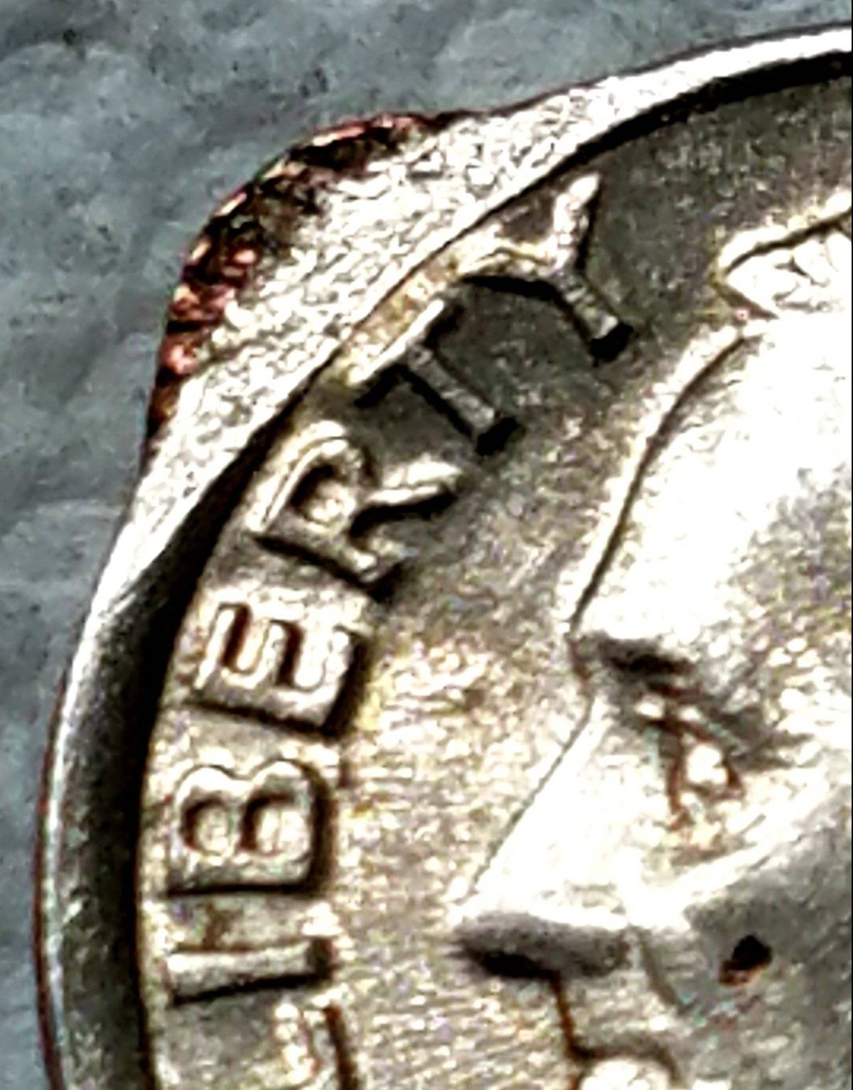 1990-P-Roosevelt-Dime-Indent-On-Obverse-And-Reverse?